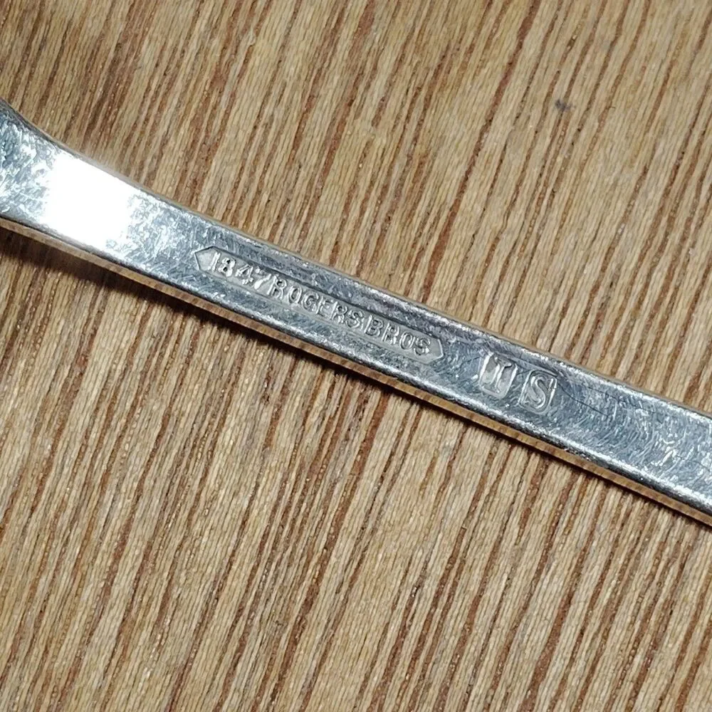 1847 Rogers Bros IS LOVELACE Silverplate Flatware 4 Salad Forks 6-3/4